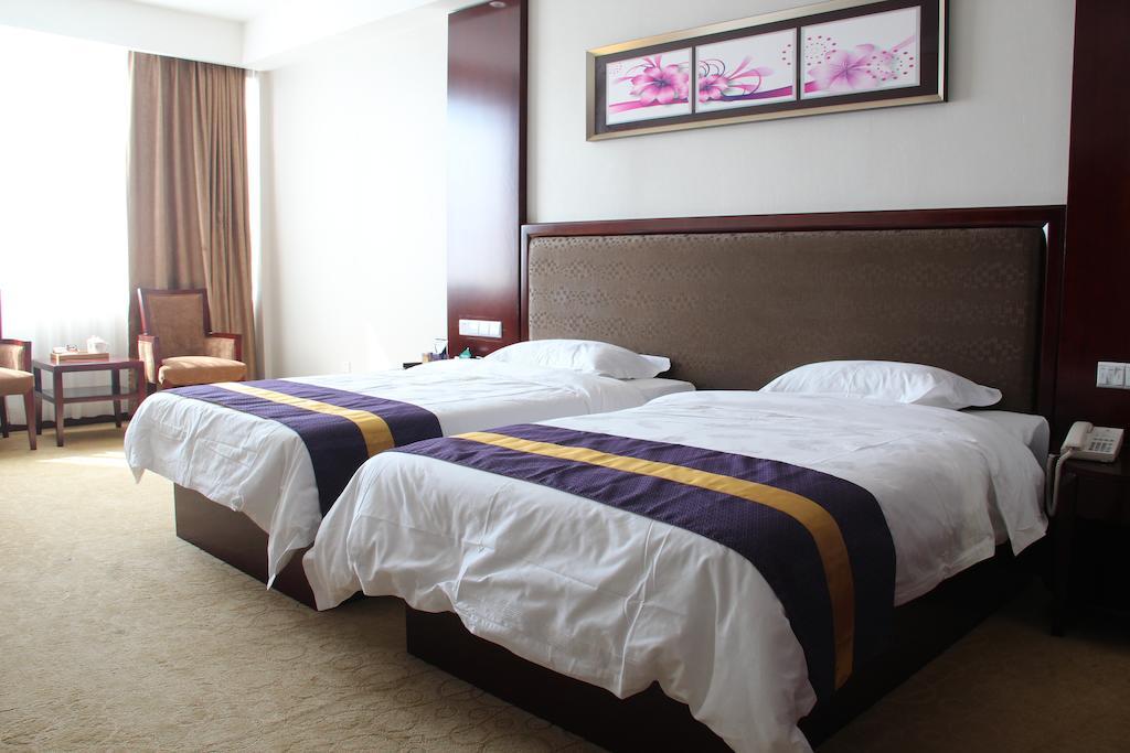 Zhuhai Platinum Holiday Hotel Room photo