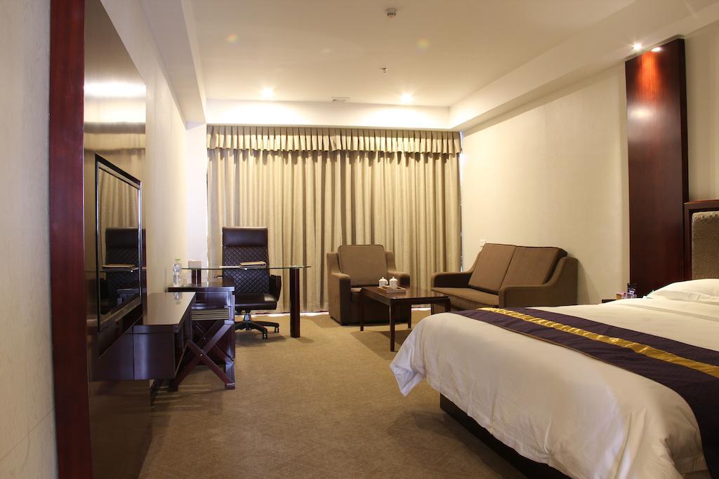 Zhuhai Platinum Holiday Hotel Room photo
