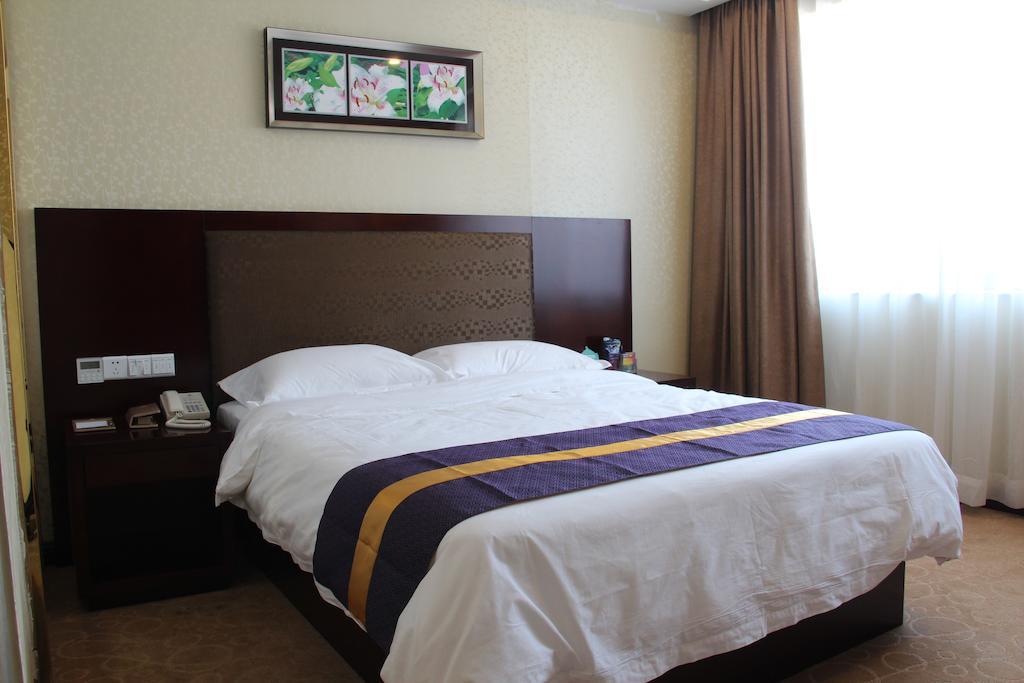 Zhuhai Platinum Holiday Hotel Room photo