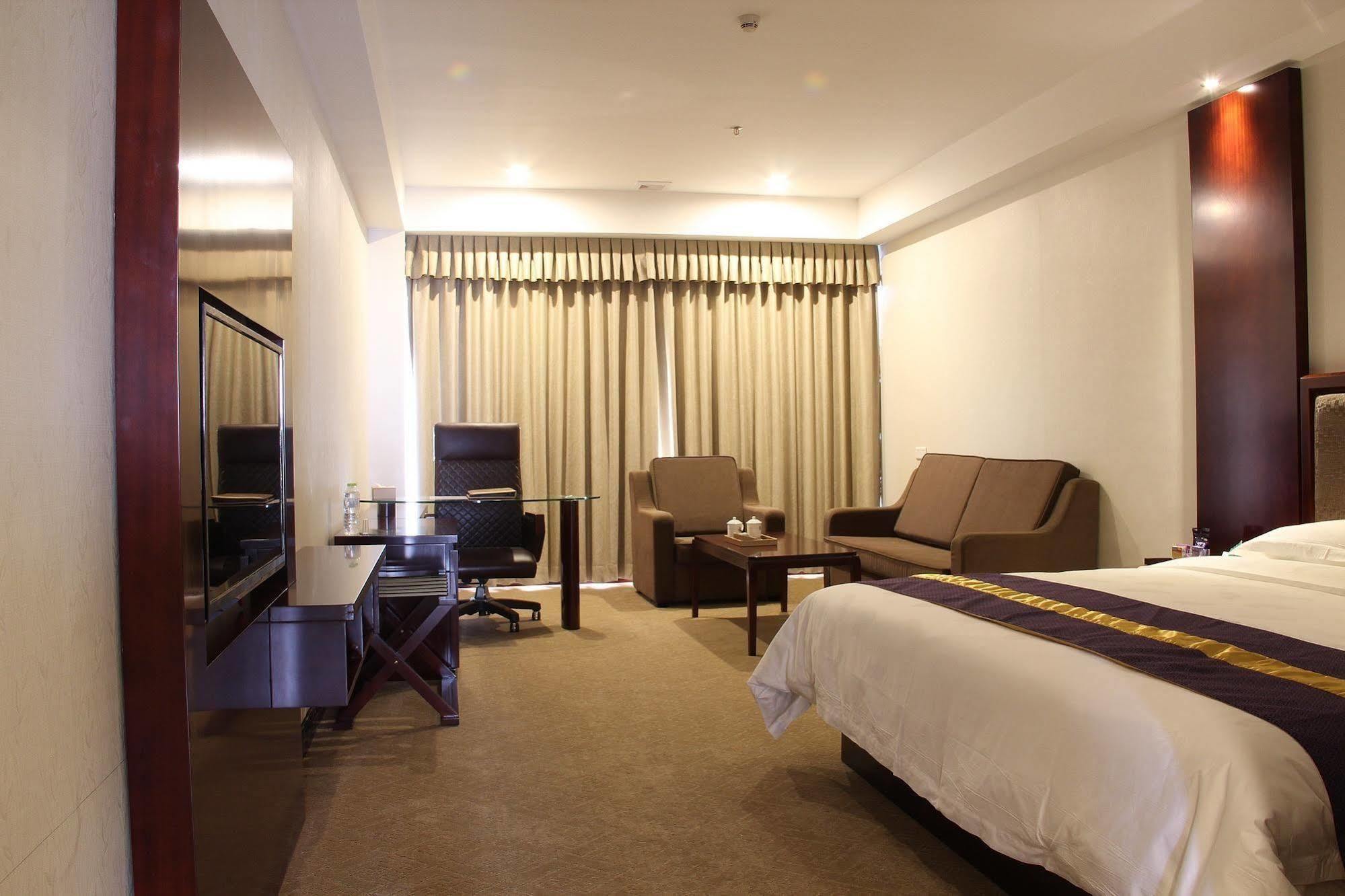 Zhuhai Platinum Holiday Hotel Exterior photo