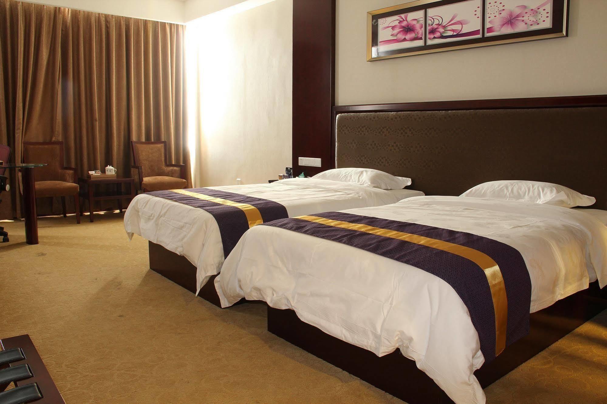 Zhuhai Platinum Holiday Hotel Exterior photo