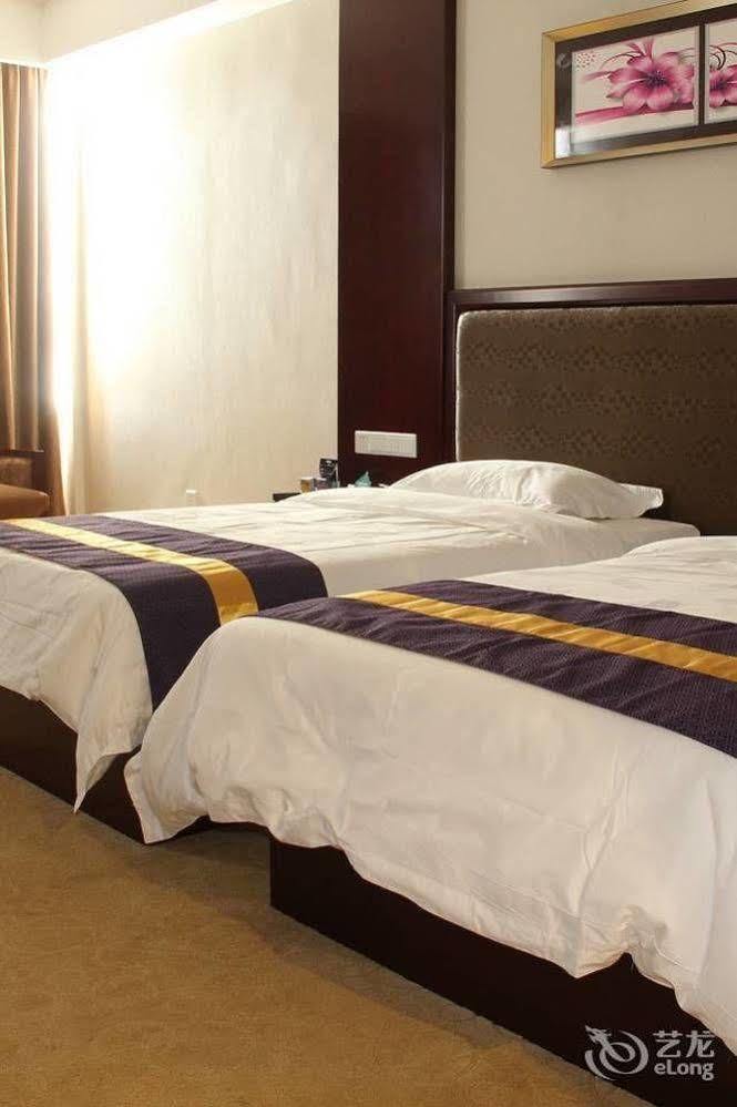 Zhuhai Platinum Holiday Hotel Exterior photo