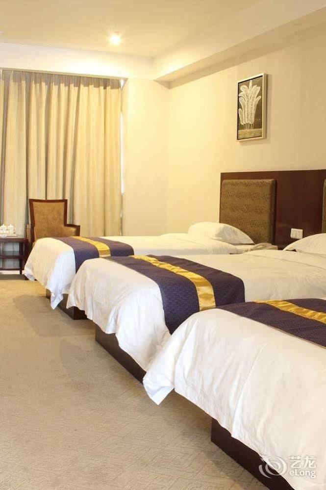 Zhuhai Platinum Holiday Hotel Exterior photo