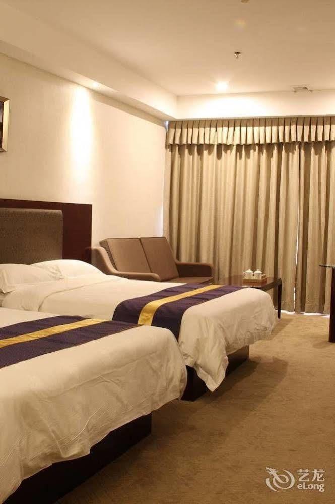 Zhuhai Platinum Holiday Hotel Exterior photo